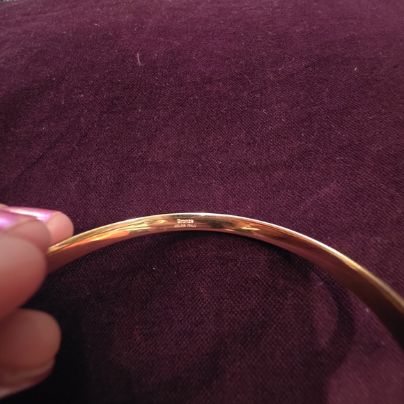 Elegant Gold Tone Bangle Bracelet - Picture 5 of 14